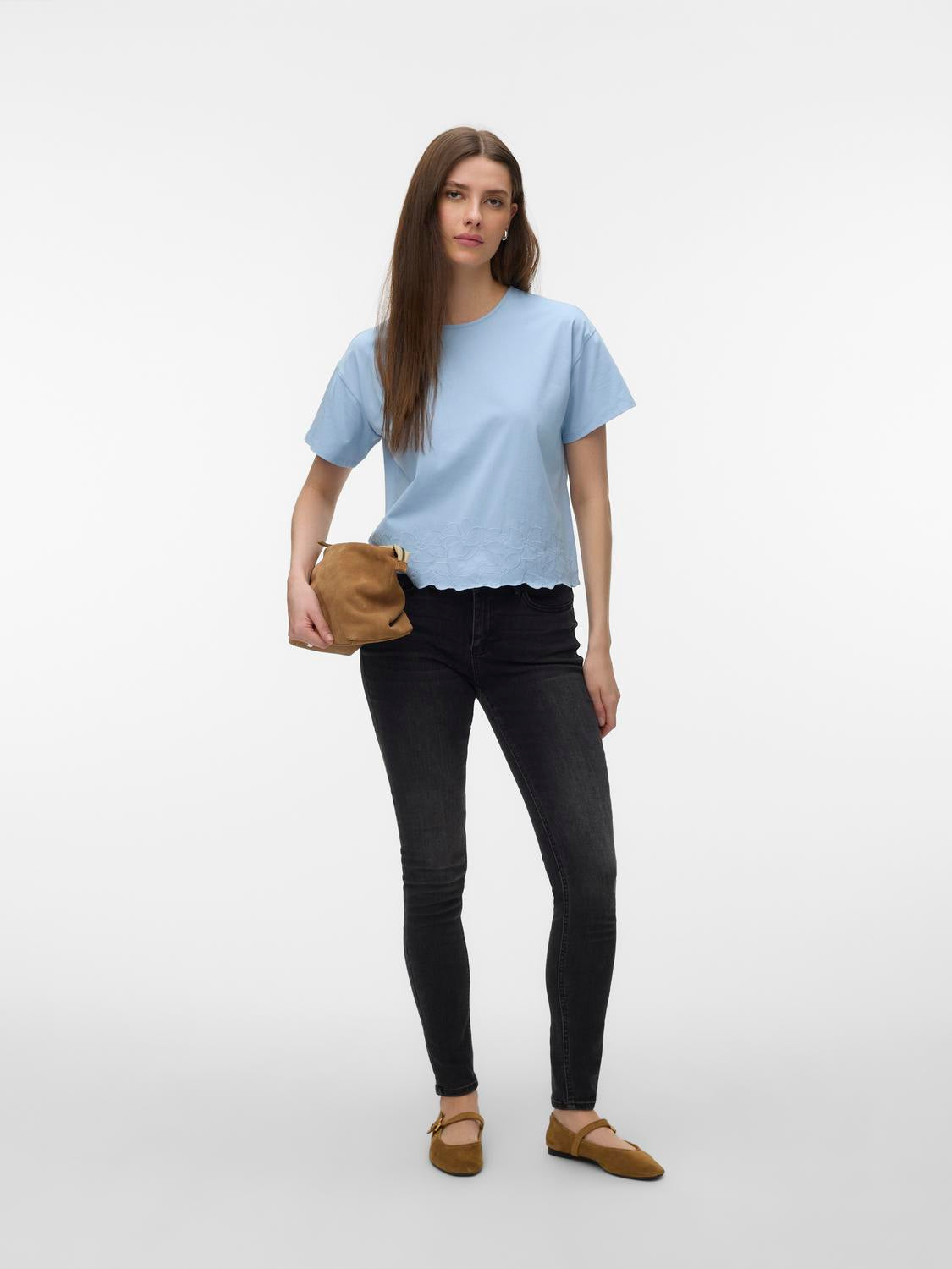 model_shot-front_full